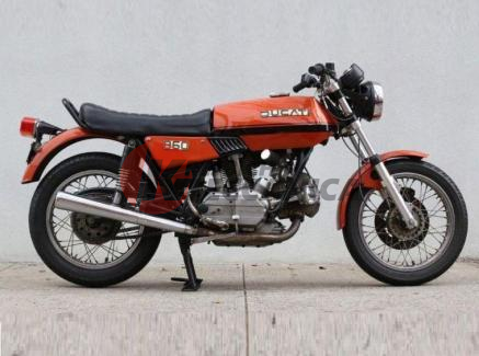 860-900 GTS (1975-1976)